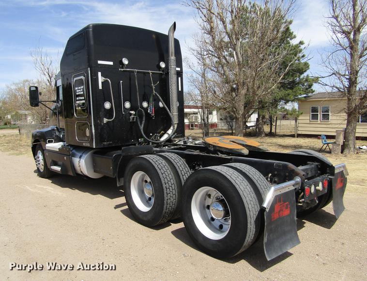 image for item DE6709 2007 Kenworth T600 semi truck