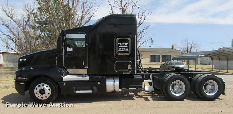 image for item DE6709 2007 Kenworth T600 semi truck