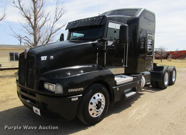 image for item DE6709 2007 Kenworth T600 semi truck