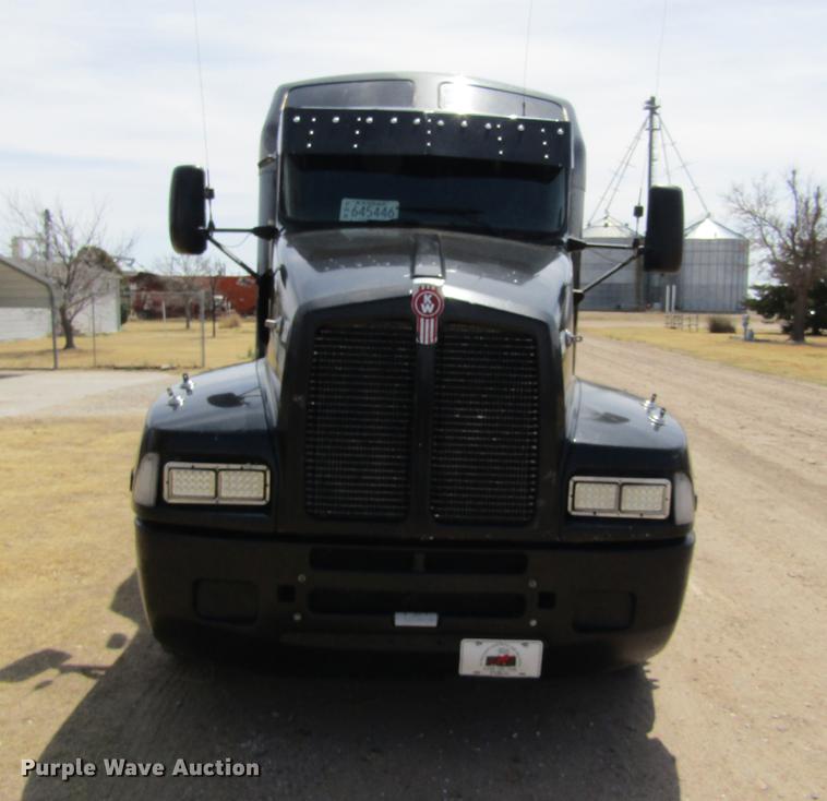 image for item DE6709 2007 Kenworth T600 semi truck
