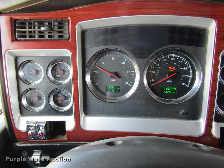image for item DE6709 2007 Kenworth T600 semi truck
