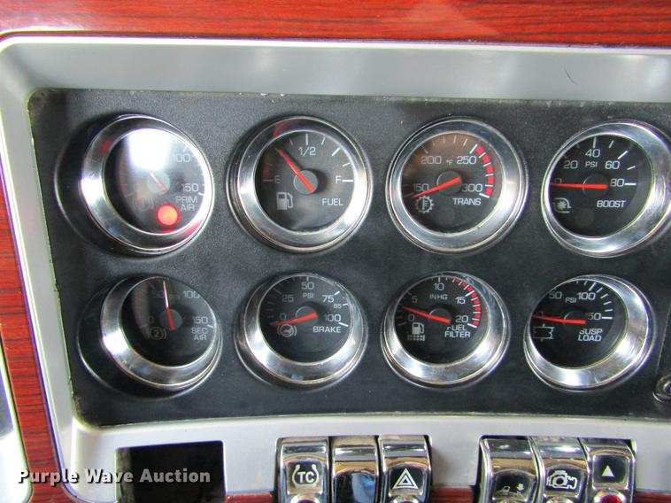 image for item DE6709 2007 Kenworth T600 semi truck