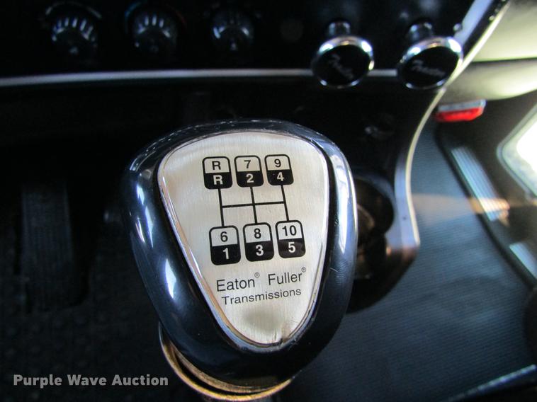 image for item DE6709 2007 Kenworth T600 semi truck