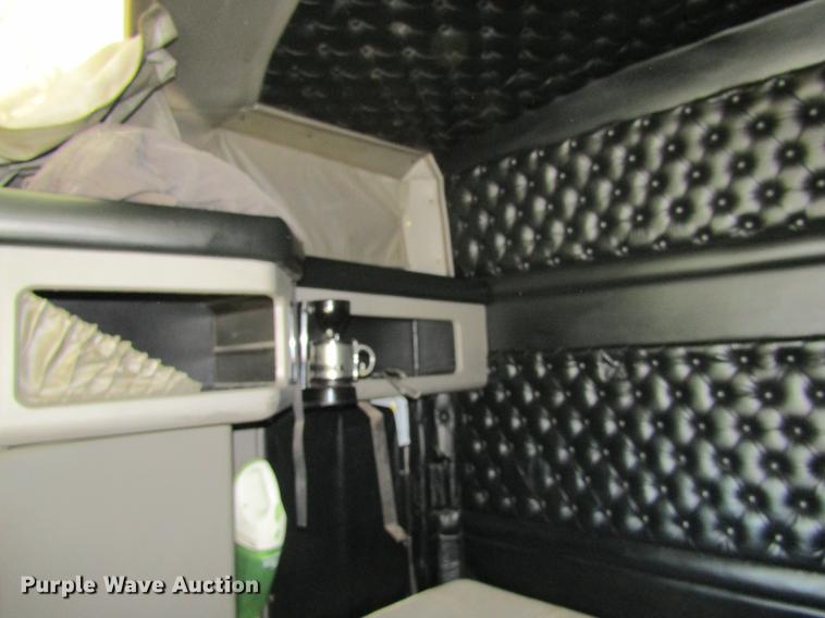 image for item DE6709 2007 Kenworth T600 semi truck