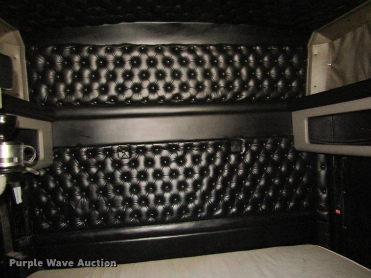 image for item DE6709 2007 Kenworth T600 semi truck