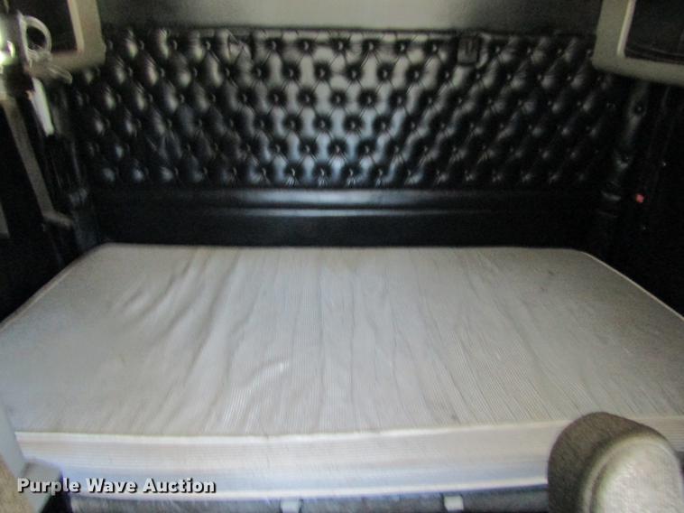 image for item DE6709 2007 Kenworth T600 semi truck