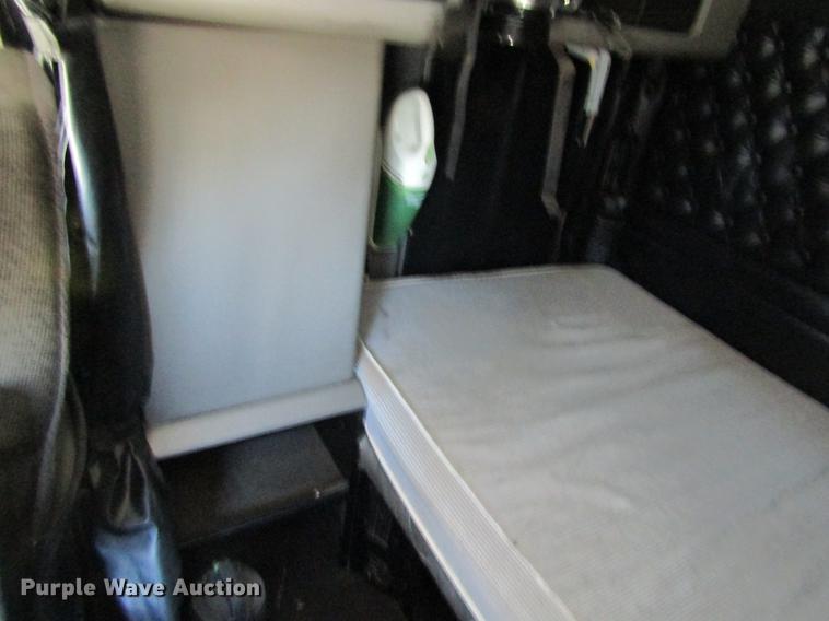 image for item DE6709 2007 Kenworth T600 semi truck