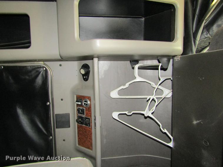 image for item DE6709 2007 Kenworth T600 semi truck