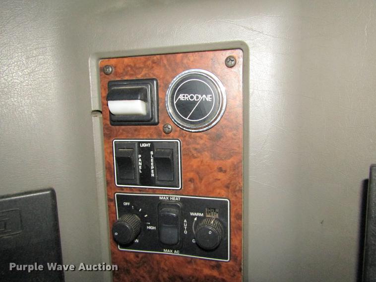 image for item DE6709 2007 Kenworth T600 semi truck