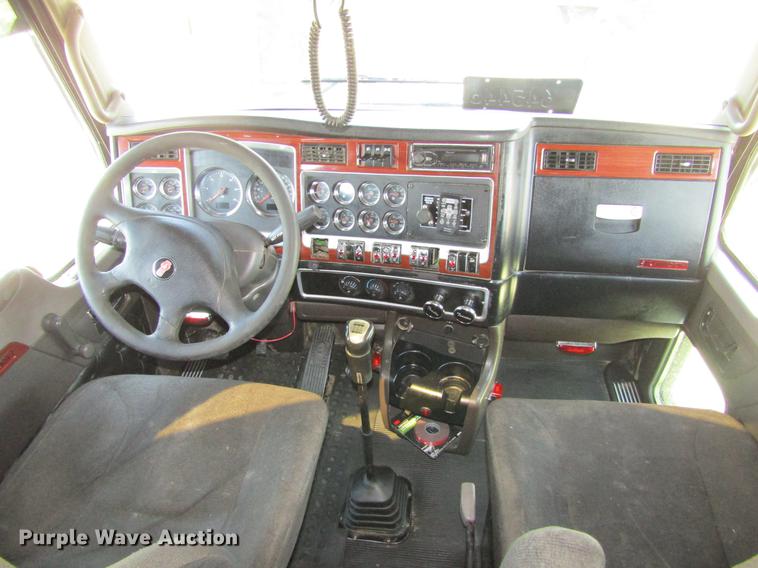 image for item DE6709 2007 Kenworth T600 semi truck