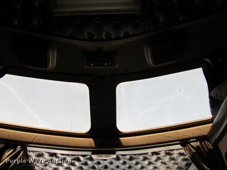 image for item DE6709 2007 Kenworth T600 semi truck