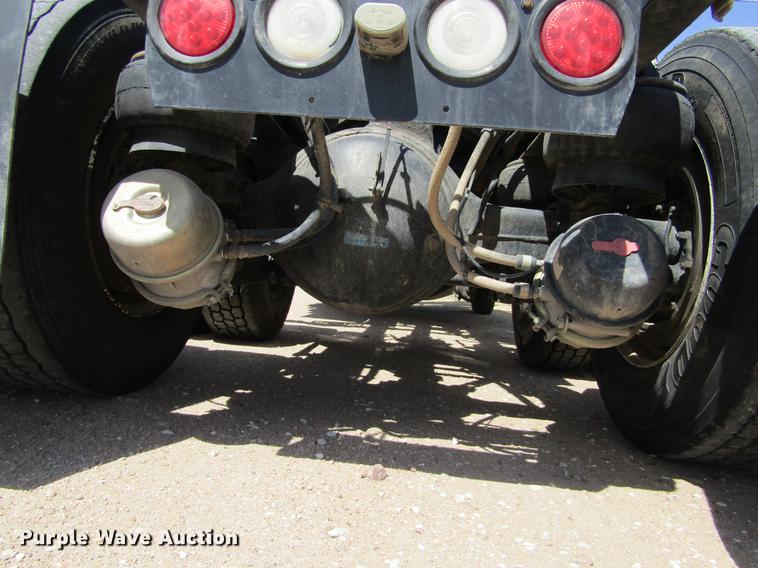 image for item DE6709 2007 Kenworth T600 semi truck