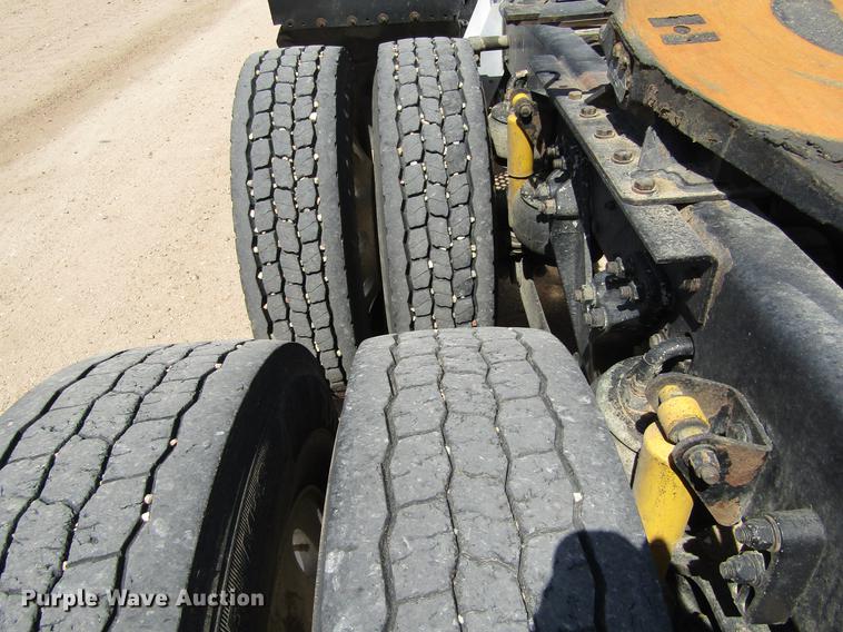 image for item DE6709 2007 Kenworth T600 semi truck