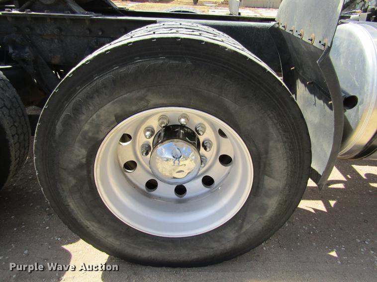 image for item DE6709 2007 Kenworth T600 semi truck