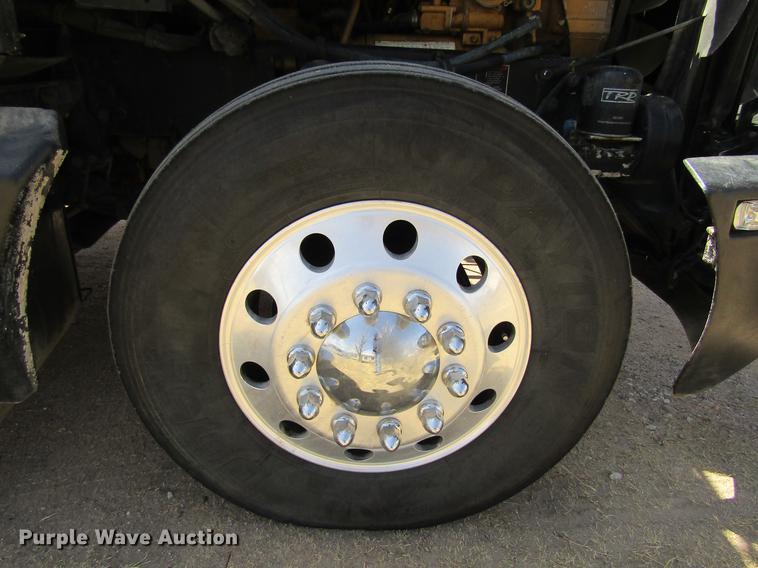 image for item DE6709 2007 Kenworth T600 semi truck