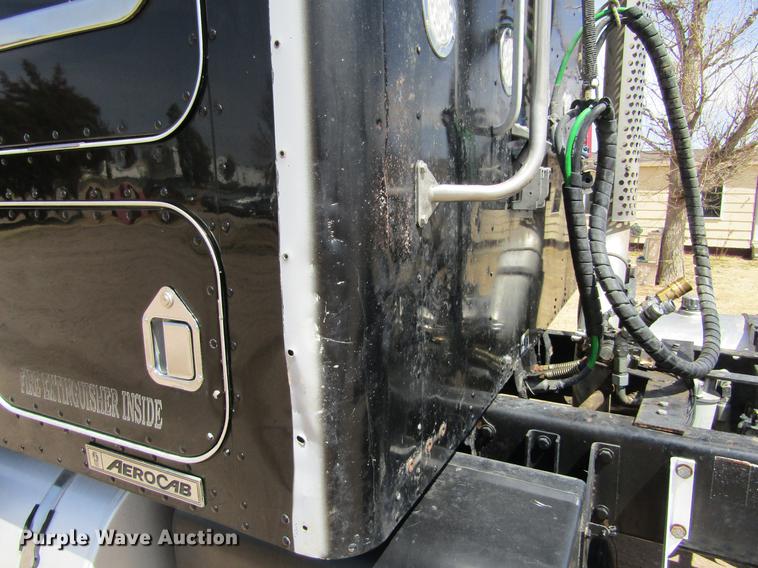 image for item DE6709 2007 Kenworth T600 semi truck