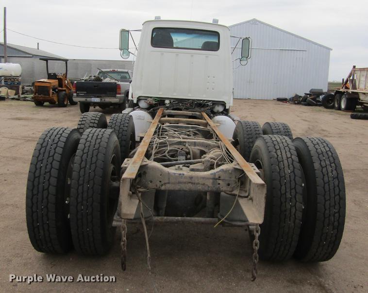 image for item DE6717 1995 Ford LTLA9000 AeroMax 120 semi truck