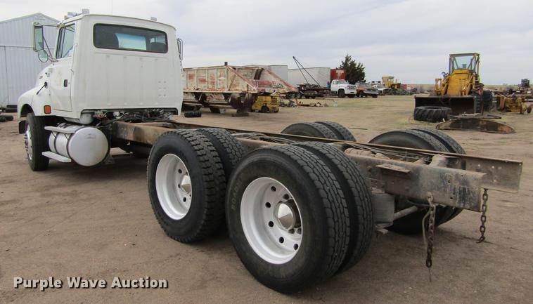 image for item DE6717 1995 Ford LTLA9000 AeroMax 120 semi truck