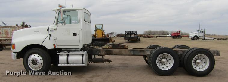 image for item DE6717 1995 Ford LTLA9000 AeroMax 120 semi truck