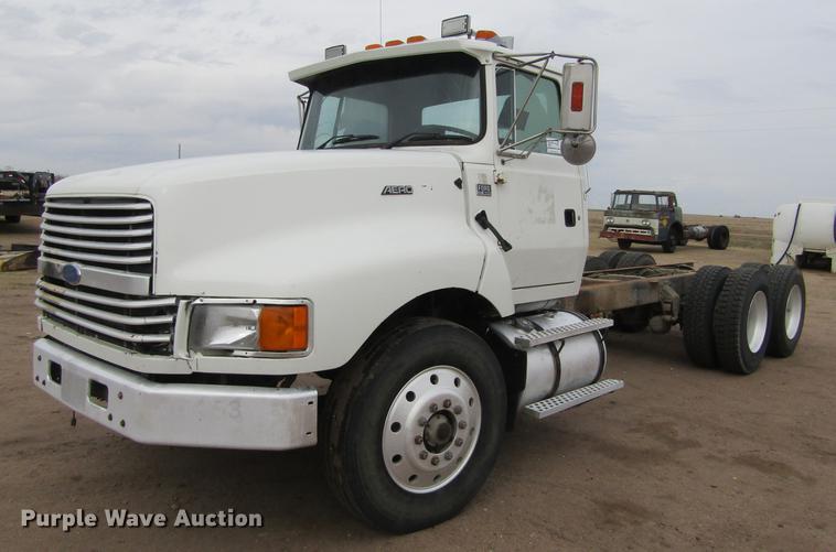 image for item DE6717 1995 Ford LTLA9000 AeroMax 120 semi truck