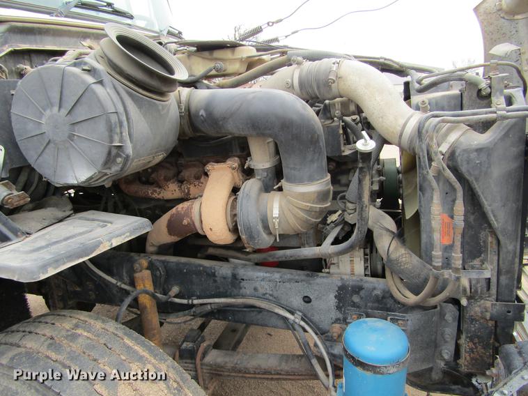 image for item DE6717 1995 Ford LTLA9000 AeroMax 120 semi truck