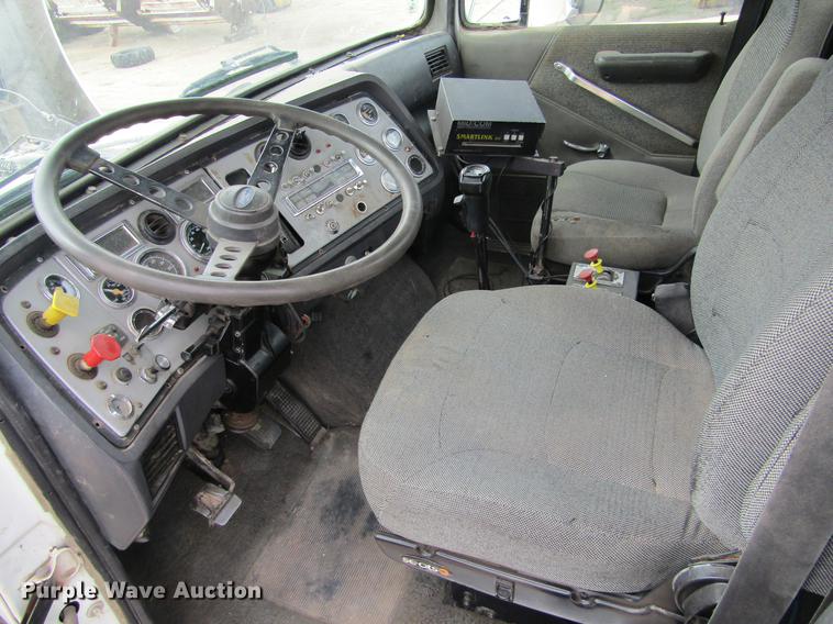 image for item DE6717 1995 Ford LTLA9000 AeroMax 120 semi truck