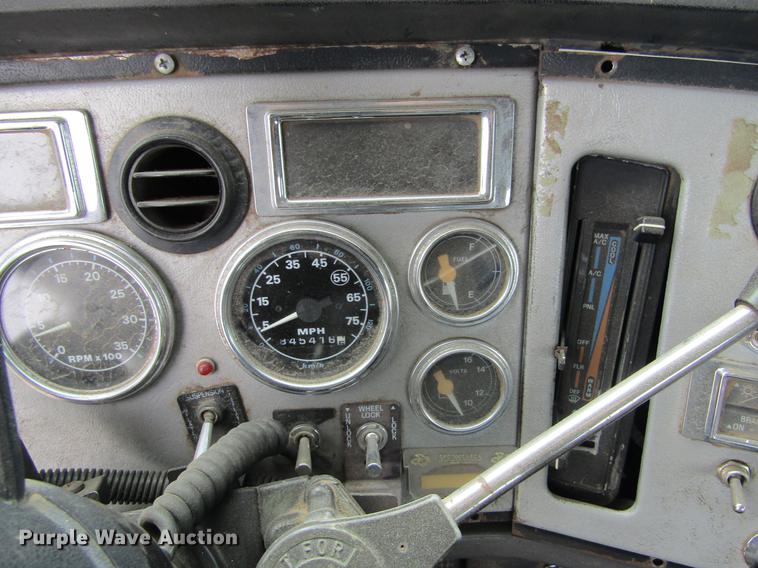 image for item DE6717 1995 Ford LTLA9000 AeroMax 120 semi truck