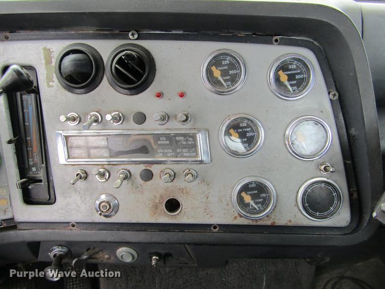 image for item DE6717 1995 Ford LTLA9000 AeroMax 120 semi truck