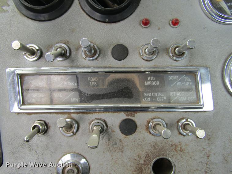 image for item DE6717 1995 Ford LTLA9000 AeroMax 120 semi truck