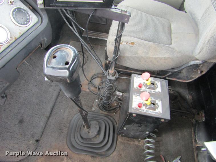 image for item DE6717 1995 Ford LTLA9000 AeroMax 120 semi truck