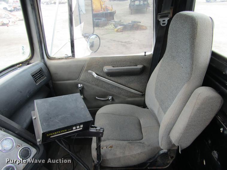 image for item DE6717 1995 Ford LTLA9000 AeroMax 120 semi truck