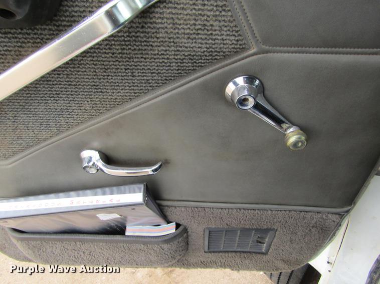 image for item DE6717 1995 Ford LTLA9000 AeroMax 120 semi truck