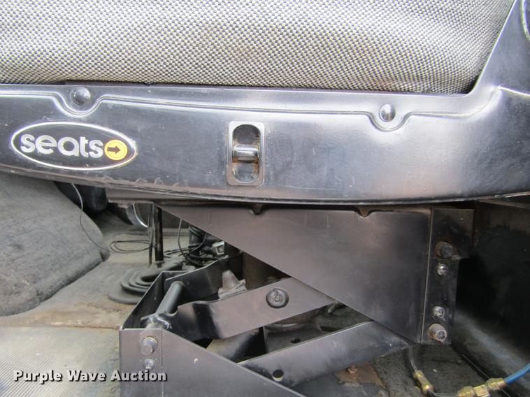 image for item DE6717 1995 Ford LTLA9000 AeroMax 120 semi truck