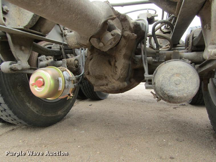 image for item DE6717 1995 Ford LTLA9000 AeroMax 120 semi truck