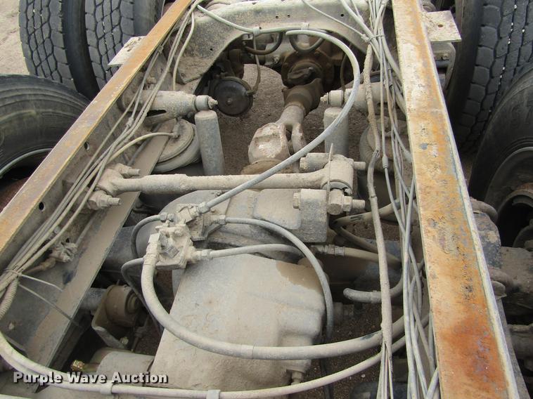 image for item DE6717 1995 Ford LTLA9000 AeroMax 120 semi truck