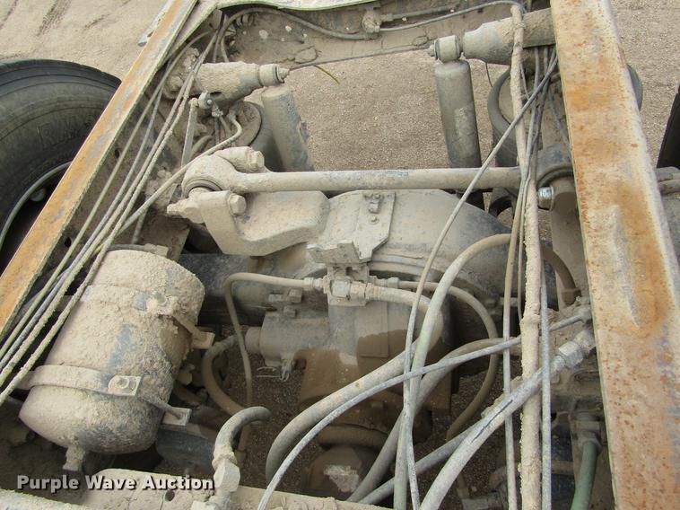 image for item DE6717 1995 Ford LTLA9000 AeroMax 120 semi truck