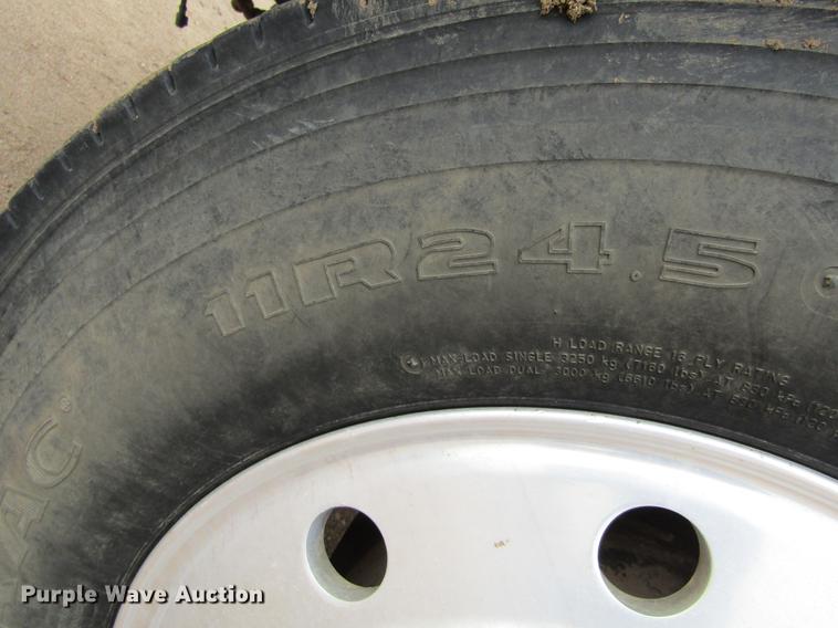 image for item DE6717 1995 Ford LTLA9000 AeroMax 120 semi truck