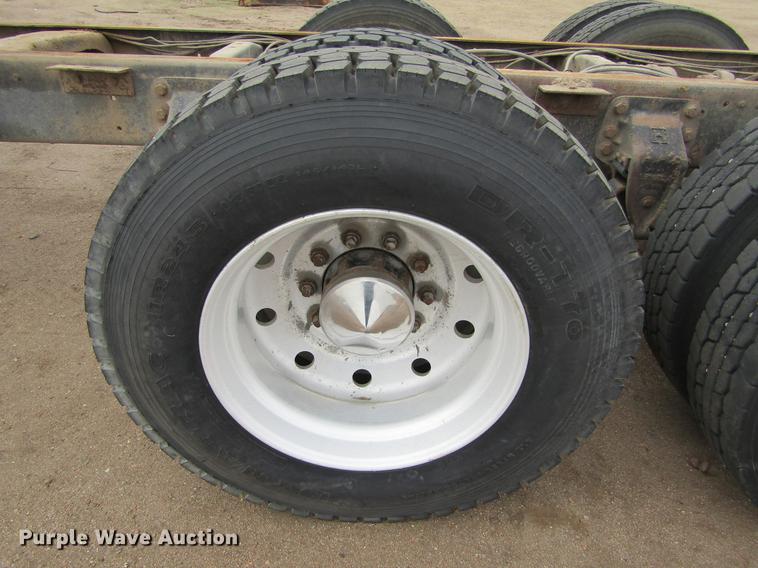 image for item DE6717 1995 Ford LTLA9000 AeroMax 120 semi truck