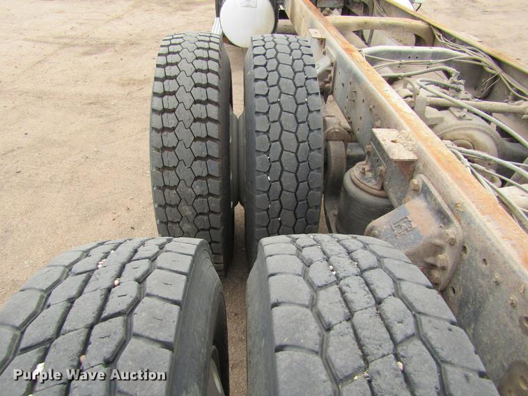 image for item DE6717 1995 Ford LTLA9000 AeroMax 120 semi truck