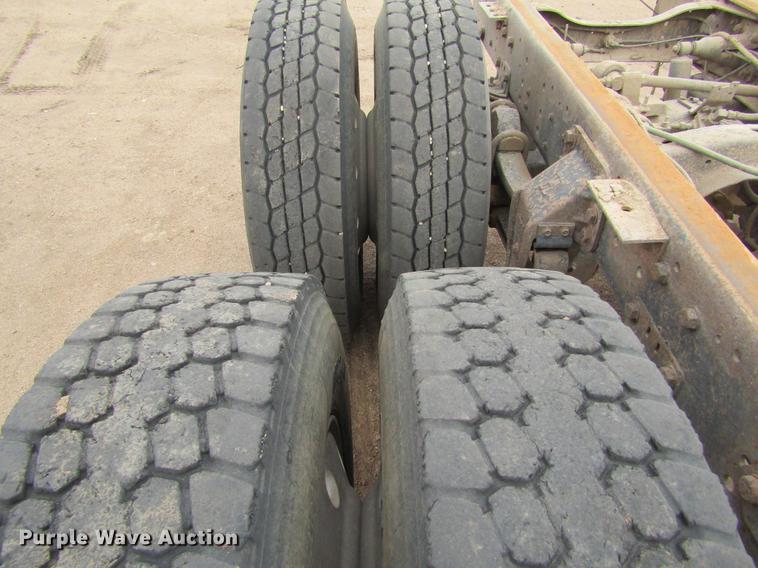 image for item DE6717 1995 Ford LTLA9000 AeroMax 120 semi truck