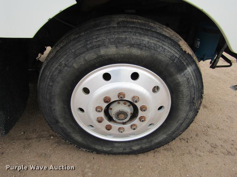 image for item DE6717 1995 Ford LTLA9000 AeroMax 120 semi truck