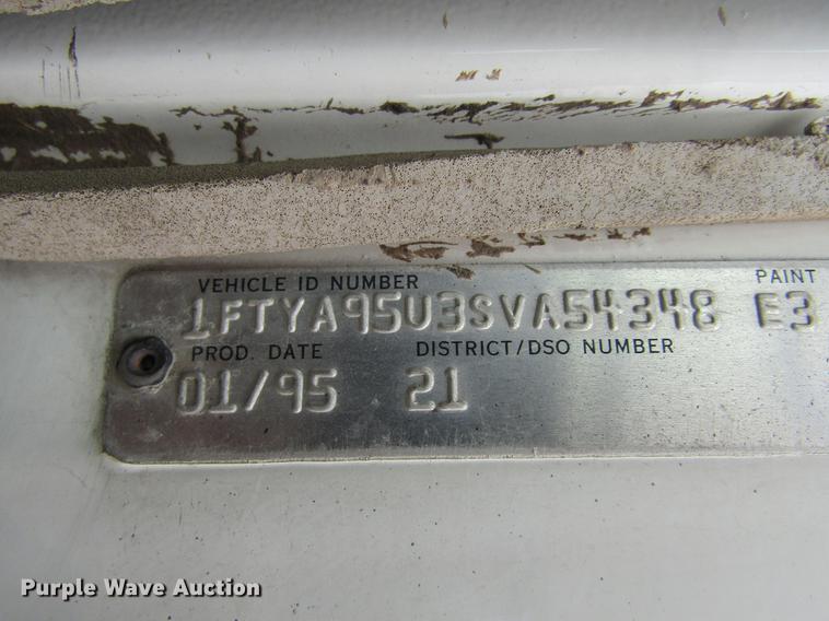 image for item DE6717 1995 Ford LTLA9000 AeroMax 120 semi truck