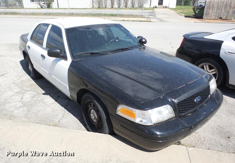 image for item AY9507 2010 Ford Crown Victoria Police Interceptor