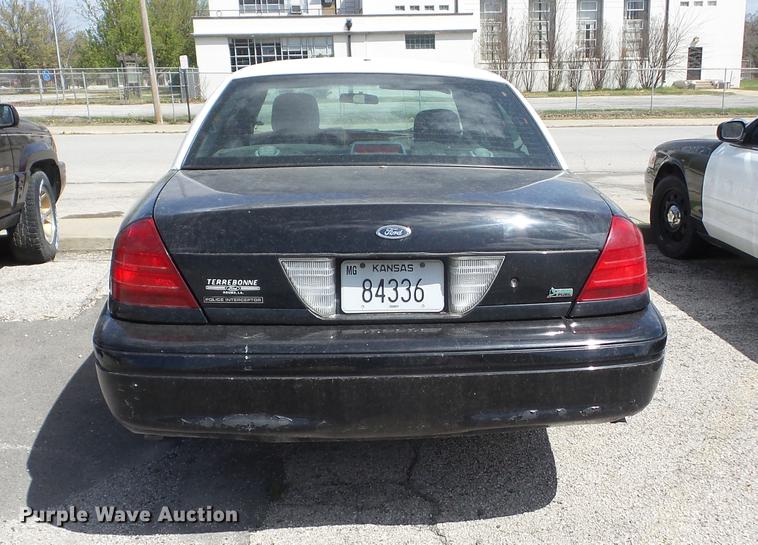 image for item AY9511 2010 Ford Crown Victoria Police Interceptor