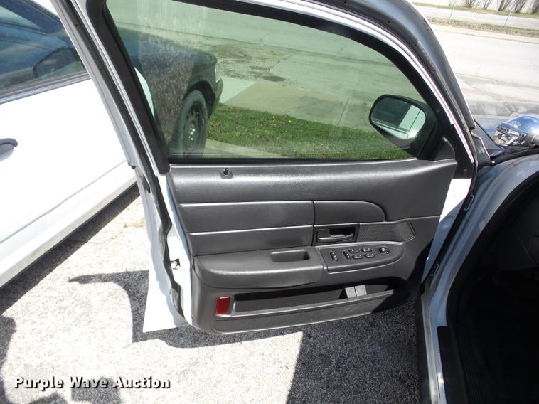 image for item AY9512 2007 Ford Crown Victoria Police Interceptor