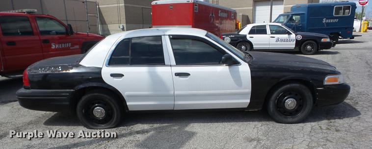 image for item AY9513 2007 Ford Crown Victoria Police Interceptor