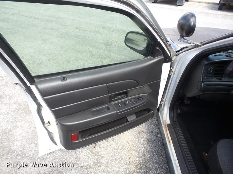 image for item AY9513 2007 Ford Crown Victoria Police Interceptor