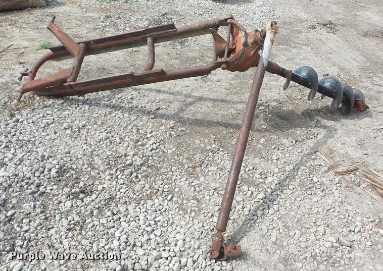 image for item AY9524 Ford 903 post hole auger