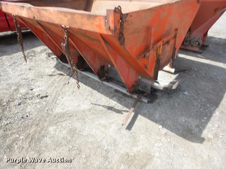 image for item AY9527 (2) spreaders