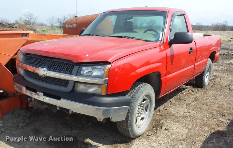 image for item AY9528 2003 Chevrolet Silverado 1500 pickup truck